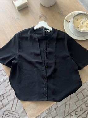 Minimalist Black Short-Sleeve Button-Front Blouse